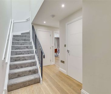 Fantastic 2 bedroom, duplex garden apartment in small new build dev... - Photo 5