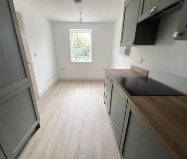 3 bedroom semi-detached house to rent - Photo 5