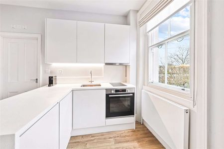 A brilliant studio flat is situated in the sought after location of Cranley Gardens just moments from all the local amenities of South Kensington - Photo 4