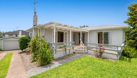 Charming Character Bungalow - Photo 5