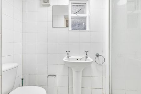 Cavendish Road, London, SW12 - Photo 2