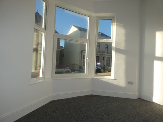 Moore Street - Photo 1