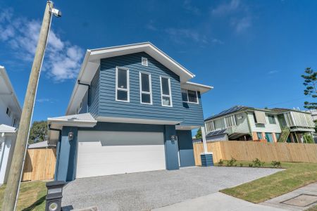 LUXURY LIVING IN BLUE CHIP LOCALE - Photo 5