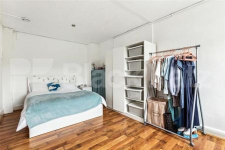 4 bedroom house seconds to the beautiful green spaces of Alexandra park - Photo 2