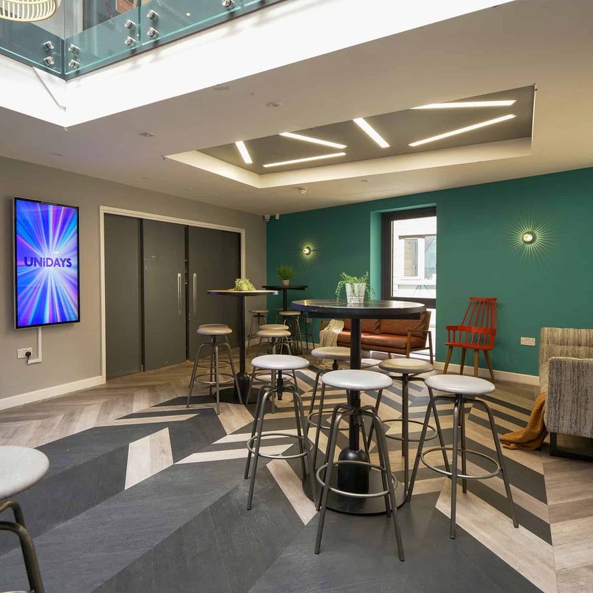 Classic 2 Bed Apartment - Photo 1