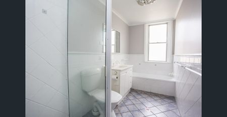 Charming Family Home in Millthorpe. - Photo 3