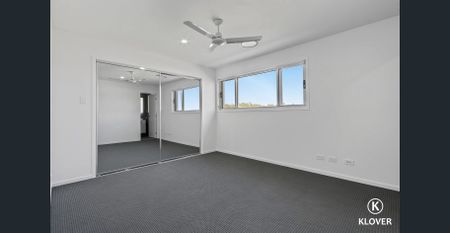 🏡 Exquisite 4-Bedroom Home: The Ideal Modern Family Haven! - Photo 4