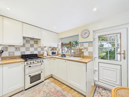 2 bedroom semi-detached house to rent - Photo 4