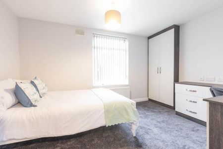 4 bedroom terraced house to rent - Photo 3