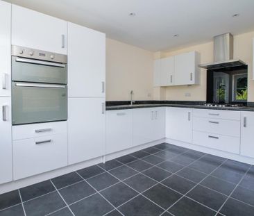4 bedroom semi-detached house to rent - Photo 5