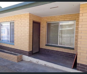 Hi, I’m your low-maintenance city-fringe unit - Photo 4