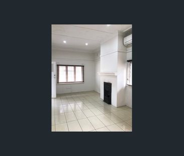 EASY-CARE LIVING! - Photo 2