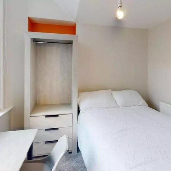 4 bedroom flat to rent - Photo 1