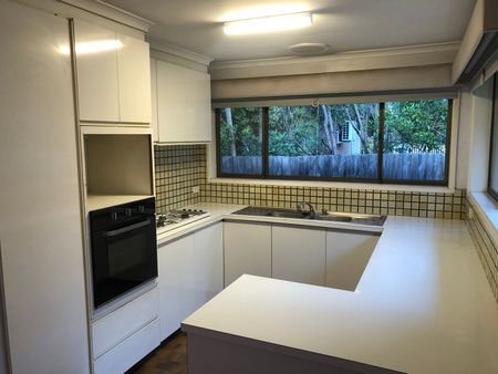 FAMILY HOME LOCATED IN PRIME WANTIRNA SOUTH LOCATION - AVAILABLE NOW! - Photo 3