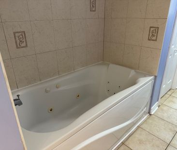 For Lease - 252 Osmond Crescent Unit# Walk Out Basement Apt, Newmar... - Photo 2