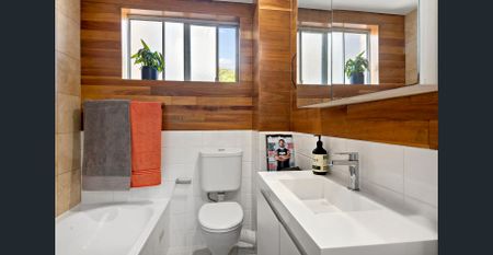 Stylish apartment in central leafy pocket - Photo 5