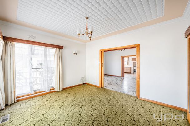 CHARMING FAMILY HOME IN A CENTRAL LOCATION! - Photo 1