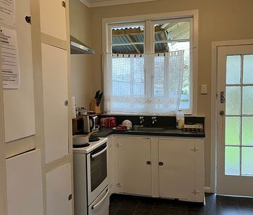 2 Bedroom house with garage and new bathroom - Photo 3
