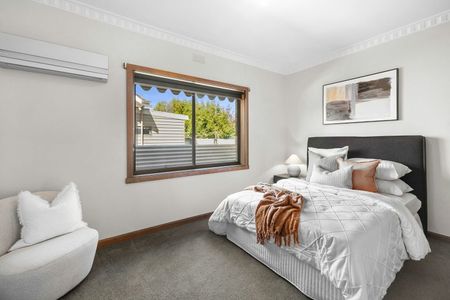 3 BEDROOM HOME CLOSE TO TOWN - Photo 4