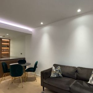Appartement Moderne De Deux Chambres - Photo 2
