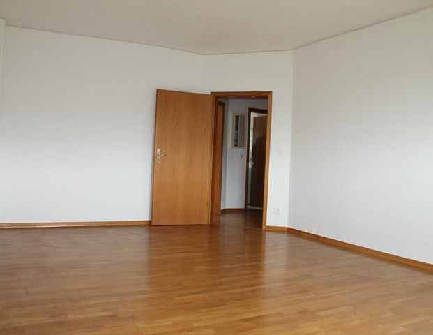 Gemütliche Dreizimmerwohnung mit Loggia und Garage - Nähe Wilhelmsplatz - Foto 1