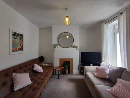 2 bedroom semi-detached house to rent - Photo 5