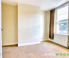 2 BEDROOM House - Mid Terrace - Photo 2