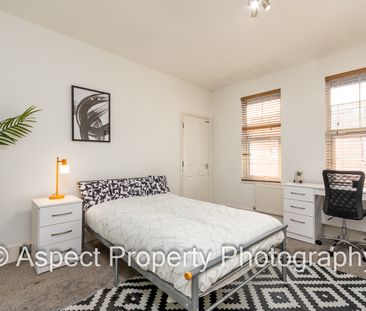 Modern & Stylish Living. Huge Rooms! CV31 Room 1 - Photo 5