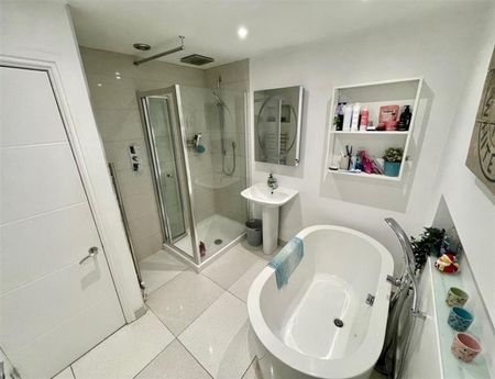 3 Bedroom Terraced To Let - Photo 5