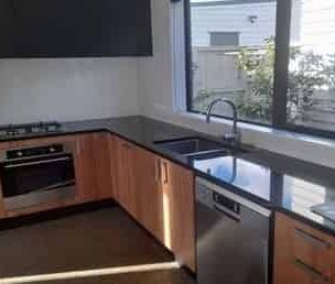 Stylish 3-Bedroom Home in East Tamaki Heights - Photo 5