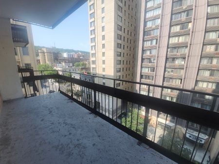 2300 Rue St Mathieu, Montréal (Ville-Marie), QC H3H - Photo 2