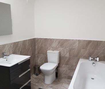 4 BED STUDENT HOME – BILLS INCLUDED - Photo 4