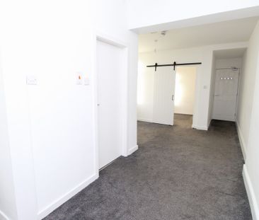 To Let 1 Bed Flat - Photo 5