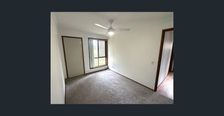 Positioned in a quiet cul de sac - Photo 3