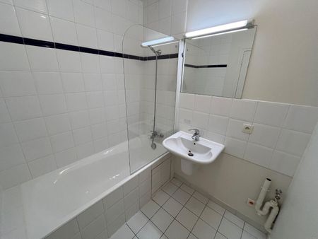 location Appartement T2 DE 57.1m² À PARIS 15 - Photo 3