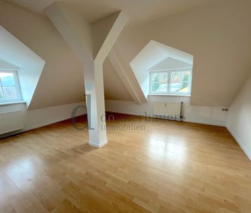 Lichtdurchflutete Dachgeschosswohnung – ab sofort einziehen! - Foto 3