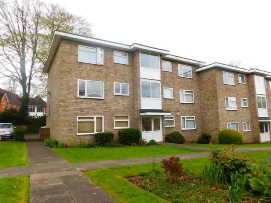 Simon Close, Nuneaton - Photo 1