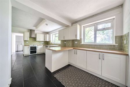 Detached home with practical ground floor lateral living. - Photo 4