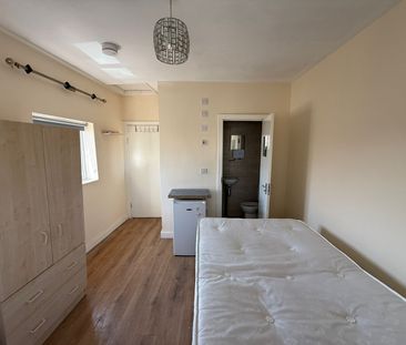 Studio Flat, Harrow Road, HA9 - Photo 3