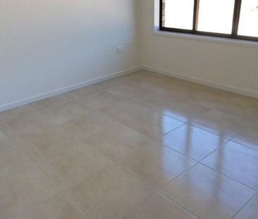 Modern home with waterfront views - Photo 4