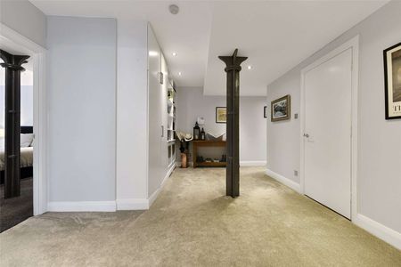 A wonderfully appointed, two bedroom apartment situated on the fourth floor of this charming warehouse conversion located in the heart of West Wapping. - Photo 4