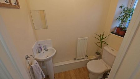 3 bedroom terraced house to rent - Photo 3