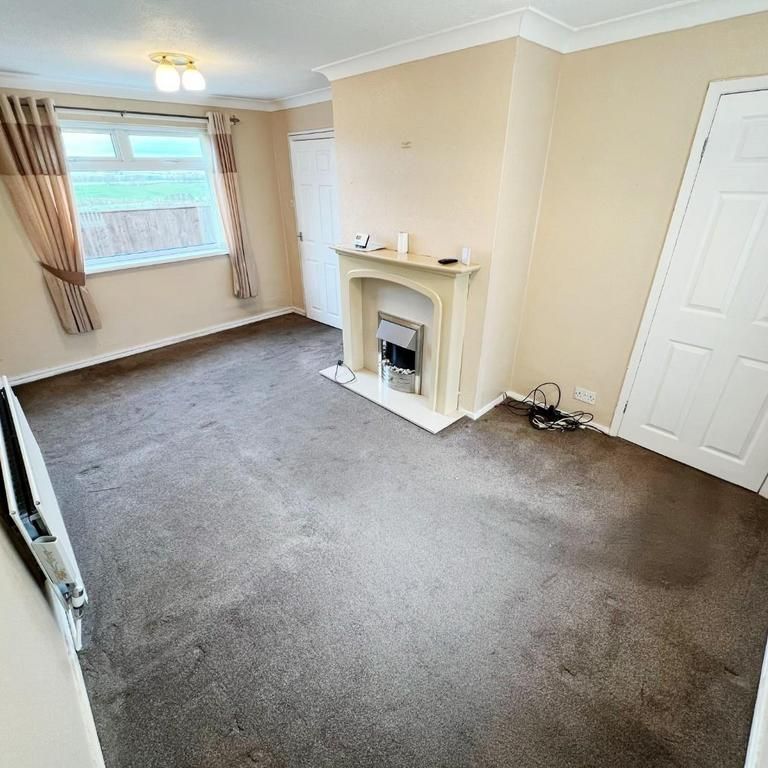 2 bedroom end of terrace house to rent - Photo 1