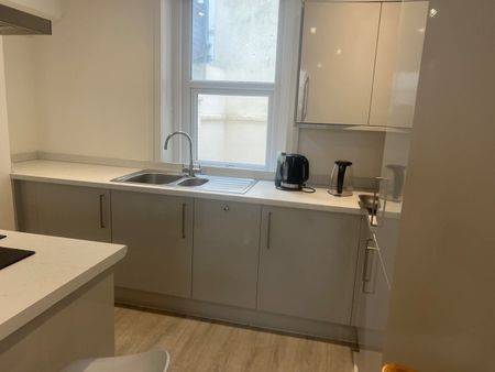 Room in a Shared House, Lower Market Street, BN3 - Photo 2
