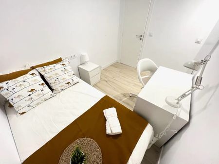 Carrer Poeta Artola, Valencia, Valencian Community 46021 - Photo 2