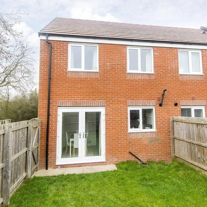 3 bedroom end of terrace house to rent - Photo 1