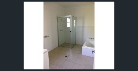 Tranquil Four-Bed Retreat! - Photo 5