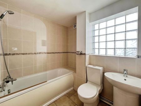 2 bedroom flat to rent - Photo 3