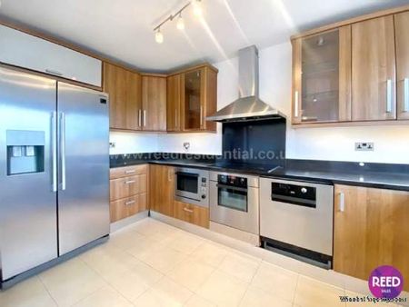 3 bedroom property to rent in London - Photo 5