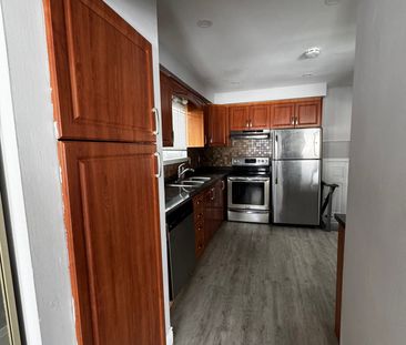 For Lease - 49 Doncaster Drive Unit# Upper, Brampton, Ontario - Photo 2